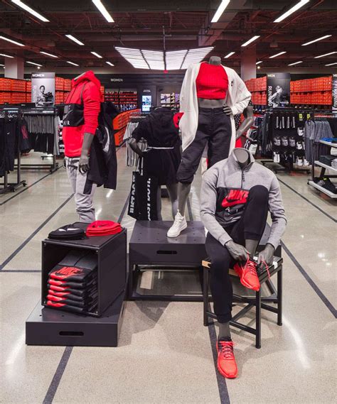 NIKE Factory Store, Sportmode & Sportartikel in Schönenwerd .